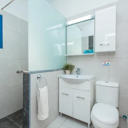 Flouressia Gardens 4*