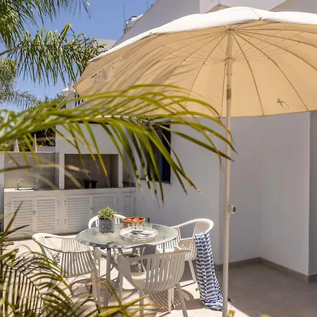 アパートホテル Flouressia Gardens プロタラス