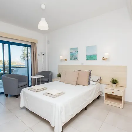 Hotel apartamentowy Flouressia Gardens