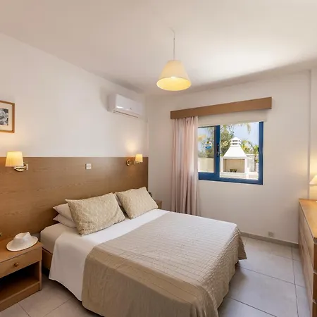 Aparthotel Flouressia Gardens