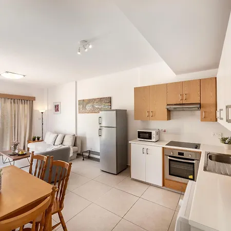 Flouressia Gardens 아파트호텔