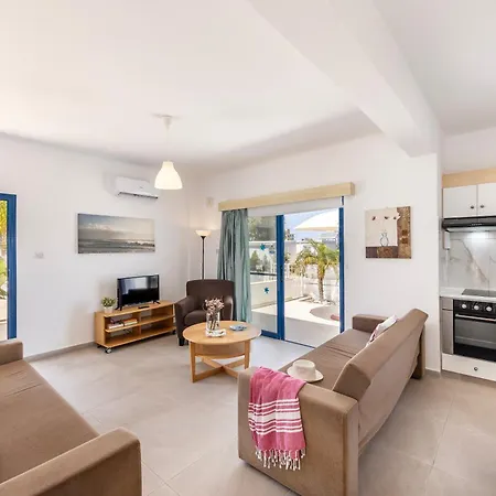 Flouressia Gardens 4*