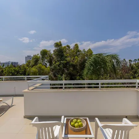 Aparthotel Flouressia Gardens 3*