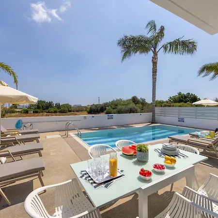 Aparthotel Flouressia Gardens 3*