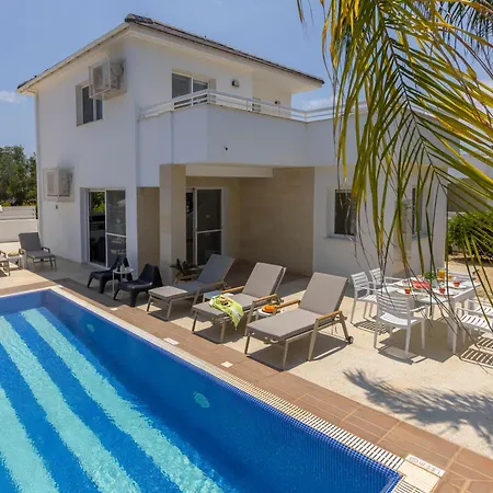 Flouressia Gardens Aparthotel Protaras