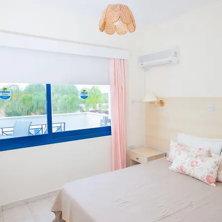 Flouressia Gardens Aparthotel 4*