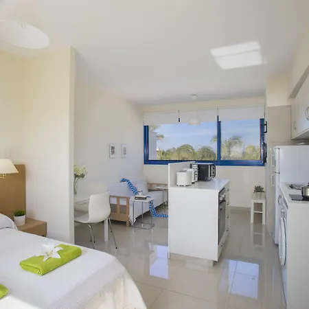 Flouressia Gardens 프로타라스