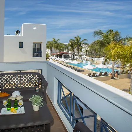 Aparthotel Flouressia Gardens 4*