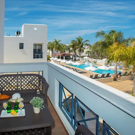 Flouressia Gardens Aparthotel Protaras