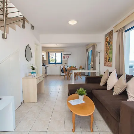 Flouressia Gardens Aparthotel 4*