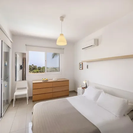 Flouressia Gardens Aparthotel Protaras