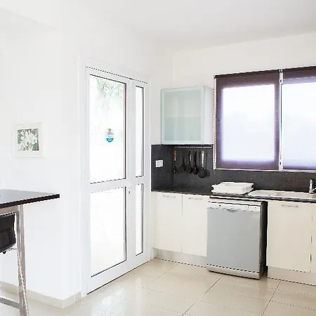 Apart-hotel Flouressia Gardens 4*