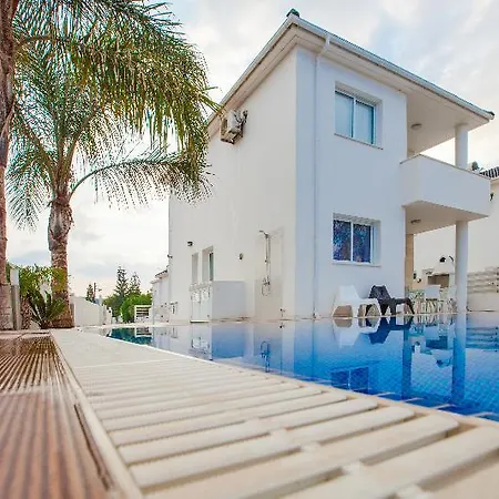 Flouressia Gardens 4*