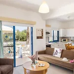 Flouressia Gardens Apartmanhotel 4*