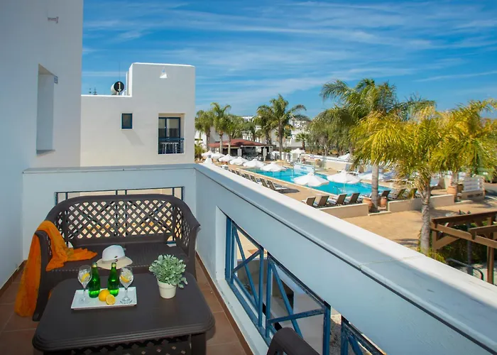 Flouressia Gardens شقة فندقية