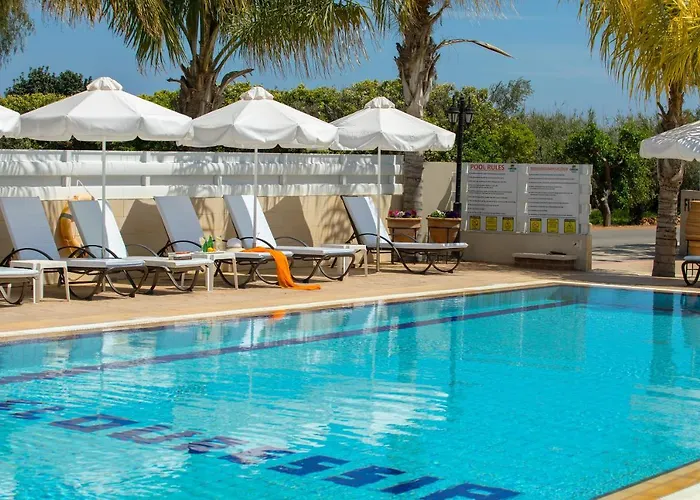 شقة فندقية Flouressia Gardens 4*