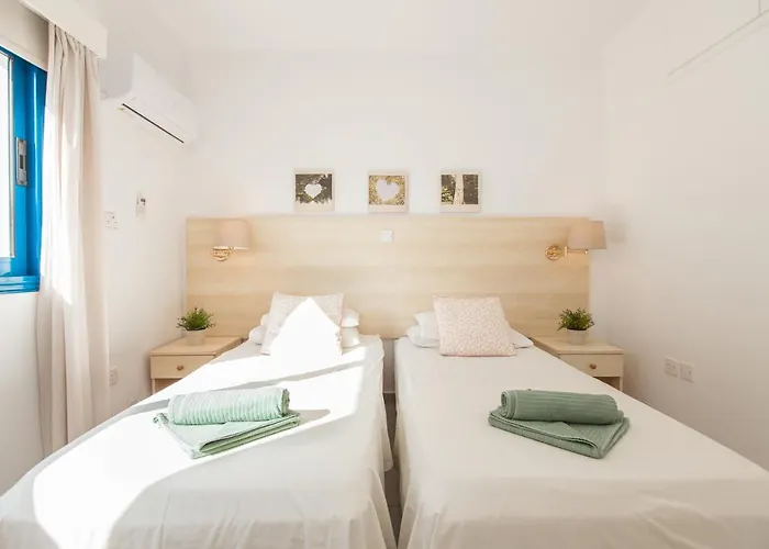 Flouressia Gardens شقة فندقية