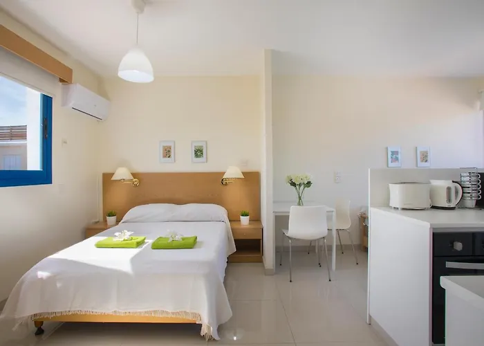 Flouressia Gardens 4* بروتاراس