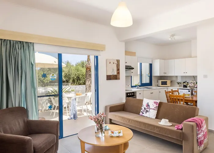 Flouressia Gardens شقة فندقية 4*