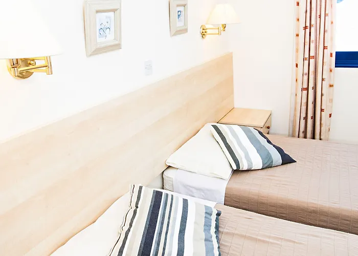 شقة فندقية Flouressia Gardens