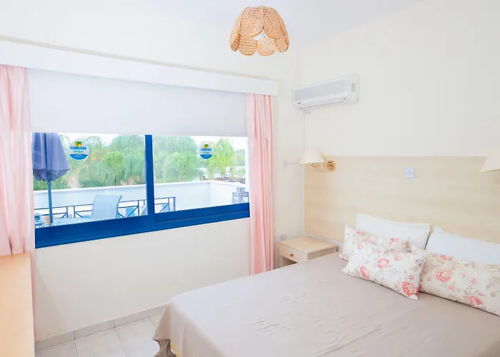 Flouressia Gardens شقة فندقية 4*