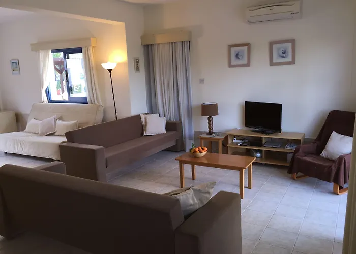 Flouressia Gardens بروتاراس