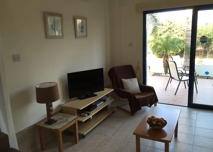 شقة فندقية Flouressia Gardens 4*