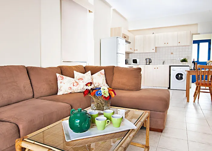 Flouressia Gardens شقة فندقية بروتاراس