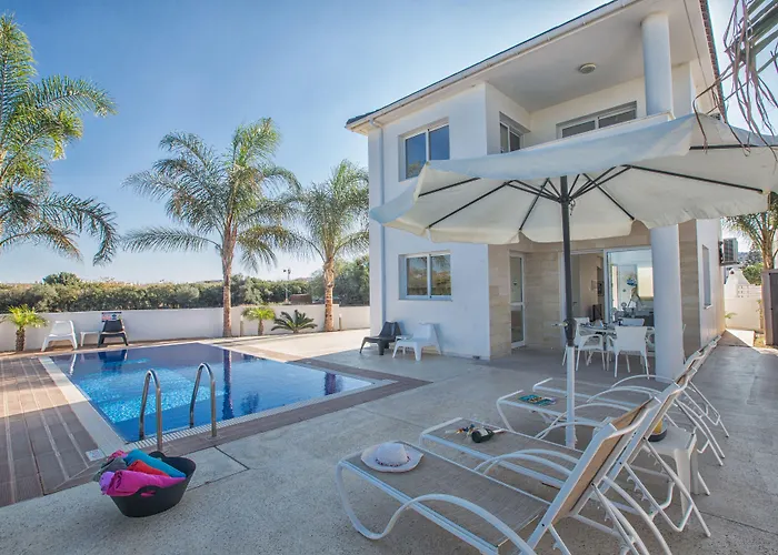 Flouressia Gardens 4*