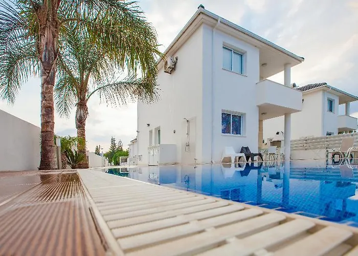 Flouressia Gardens 4*